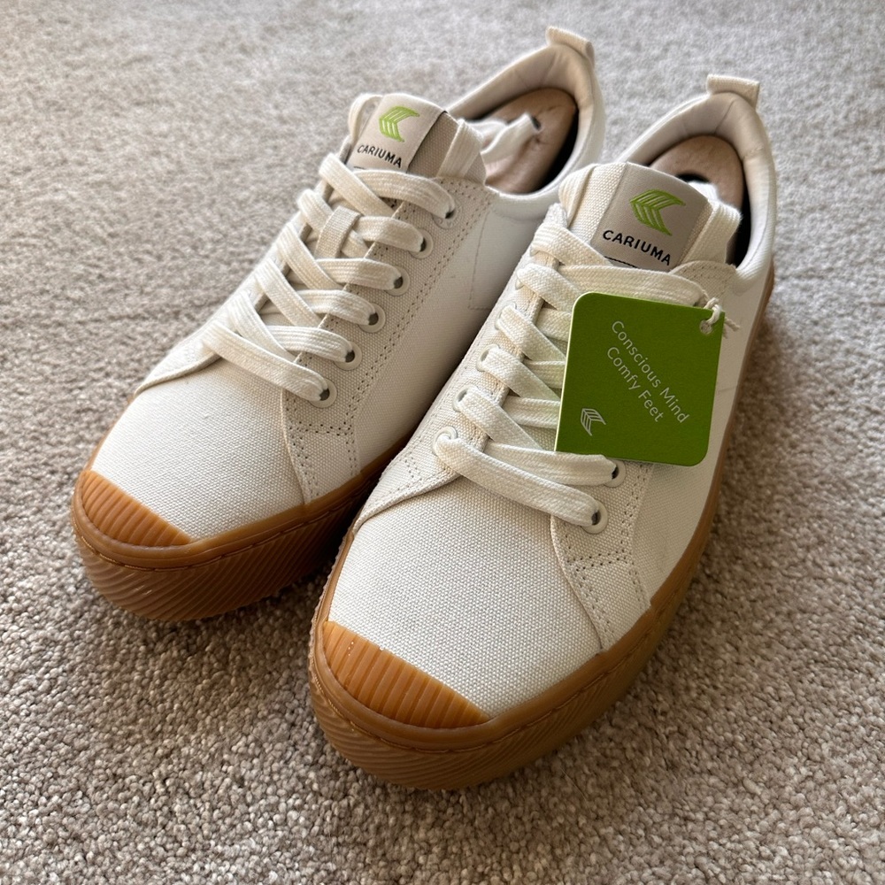 NWT- Cariuma OCA sneakers